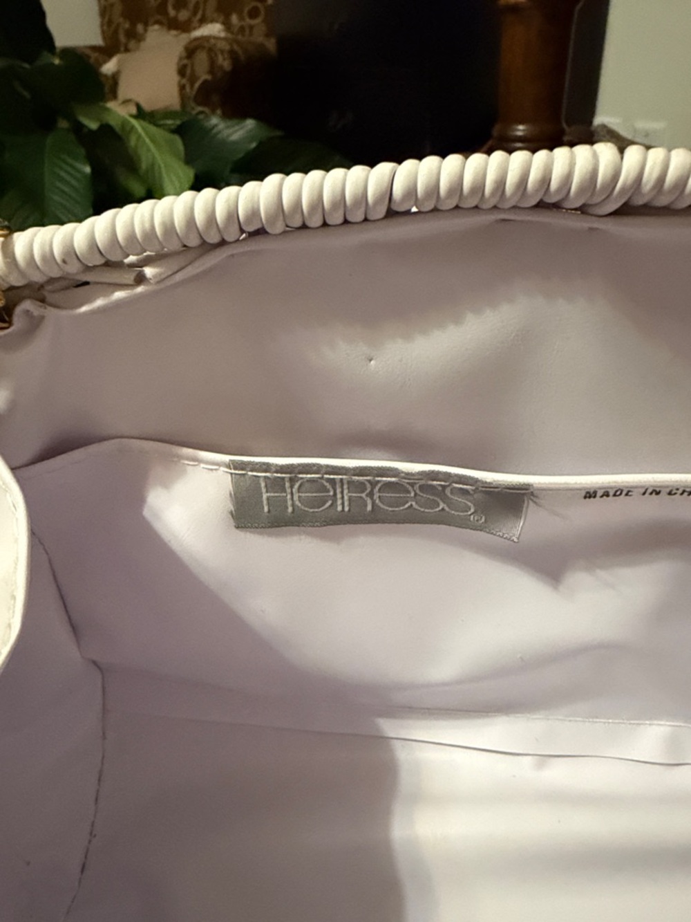 Vintage White Vinyl Wicker Woven Handbag with Gold & White Chain Strap - Picture 4 of 9